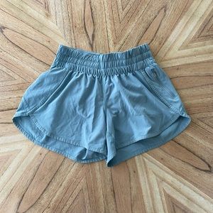 lululemon | Tracker Shorts | 4” | size 4